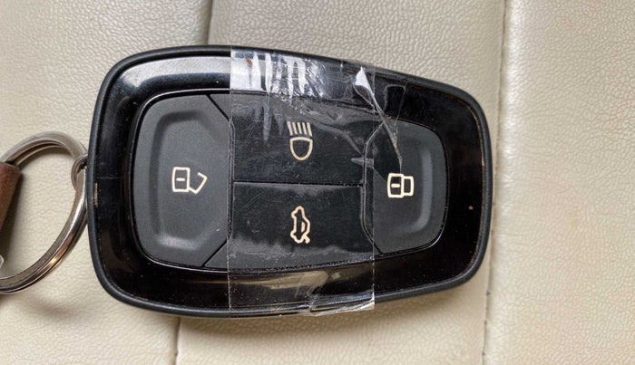2022 Tata PUNCH CREATIVE  MT, Petrol, Manual, 20,447 km, Key Close Up