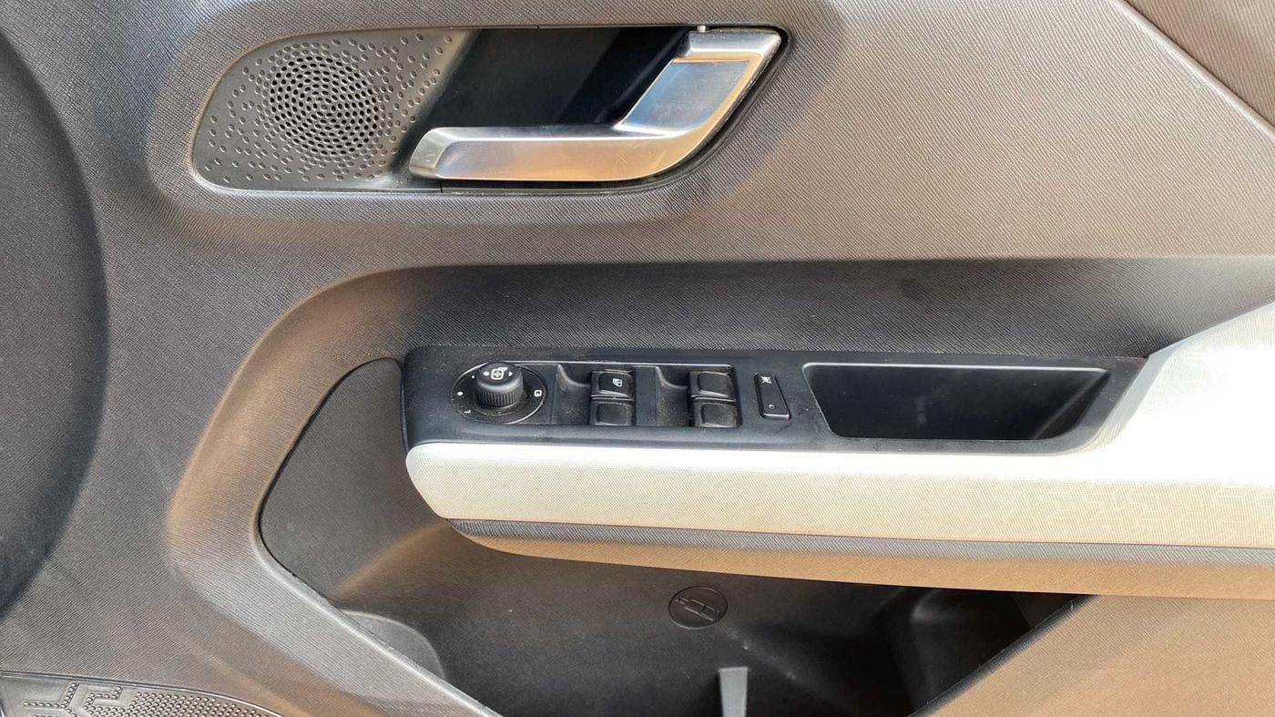 2022 Tata PUNCH CREATIVE  MT, Petrol, Manual, 20,447 km, Driver Side Door Panels Control