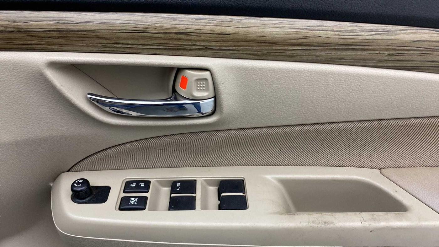 2019 Maruti Ciaz DELTA 1.5 SHVS MT PETROL, Petrol, Manual, 45,932 km, Driver Side Door Panels Control