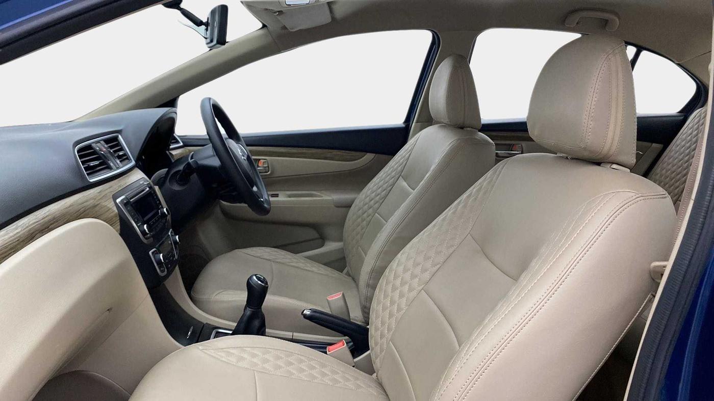 2019 Maruti Ciaz DELTA 1.5 SHVS MT PETROL, Petrol, Manual, 45,932 km, Right Side Front Door Cabin