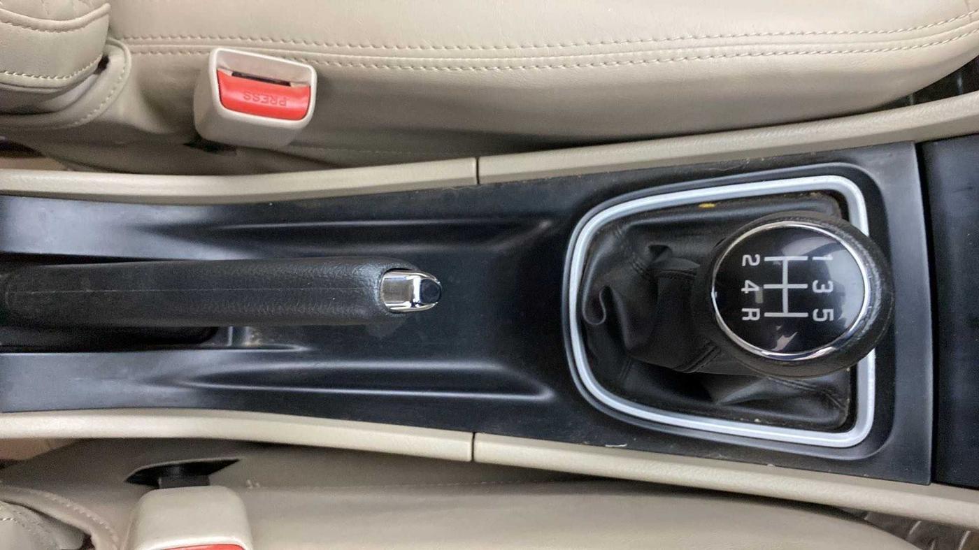 2019 Maruti Ciaz DELTA 1.5 SHVS MT PETROL, Petrol, Manual, 45,932 km, Gear Lever
