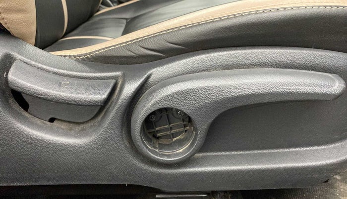 2017 Hyundai Elite i20 SPORTZ 1.2, Petrol, Manual, 50,623 km, Driver Side Adjustment Panel