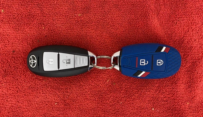 2021 Toyota URBAN CRUISER PREMIUM GRADE AT DUAL TONE, Petrol, Automatic, 82,237 km, Key Close Up