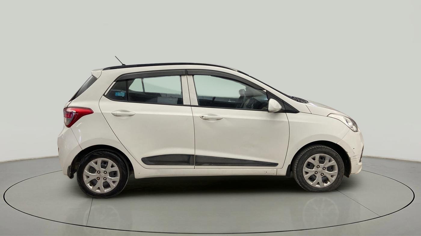2015 Hyundai Grand i10 SPORTZ 1.2 KAPPA VTVT, Petrol, Manual, 96,142 km, Right Side View