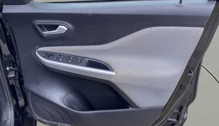 2022 Nissan MAGNITE XV MT, Petrol, Manual, 13,865 km, Driver Side Door Panels Control