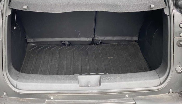 2022 Nissan MAGNITE XV MT, Petrol, Manual, 13,865 km, Boot Inside