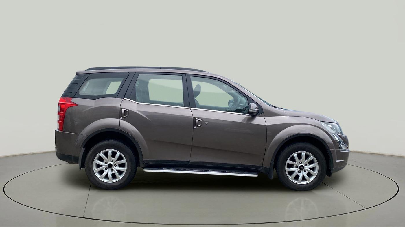 2017 Mahindra XUV500 W10 AT, Diesel, Automatic, 88,599 km, Right Side