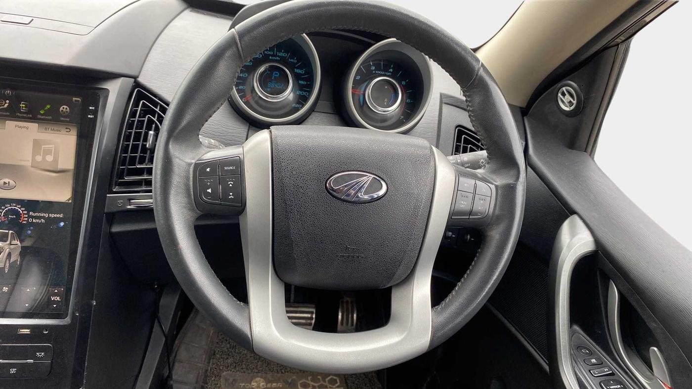 2017 Mahindra XUV500 W10 AT, Diesel, Automatic, 88,599 km, Steering Wheel Close Up