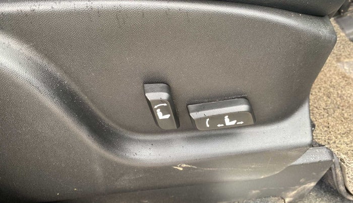 2017 Mahindra XUV500 W10 AT, Diesel, Automatic, 88,599 km, Driver Side Adjustment Panel