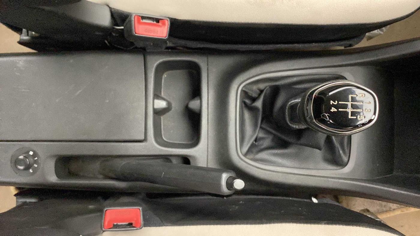 2019 Renault TRIBER RXT, Petrol, Manual, 82,607 km, Gear Lever