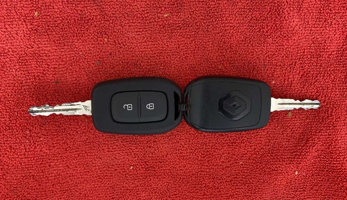 2019 Renault TRIBER RXT, Petrol, Manual, 82,607 km, Key Close Up