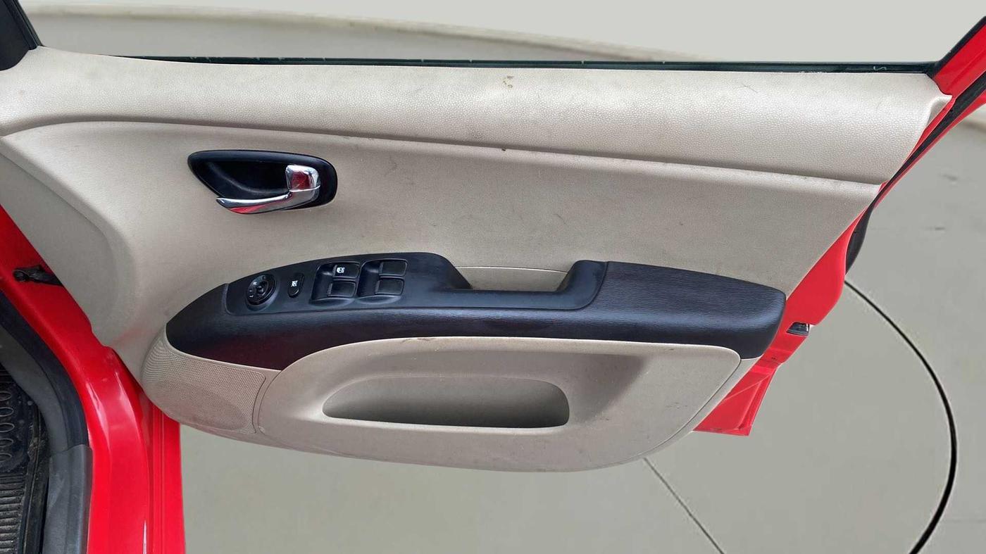 2012 Hyundai i10 MAGNA 1.2, Petrol, Manual, 27,958 km, Driver Side Door Panels Control