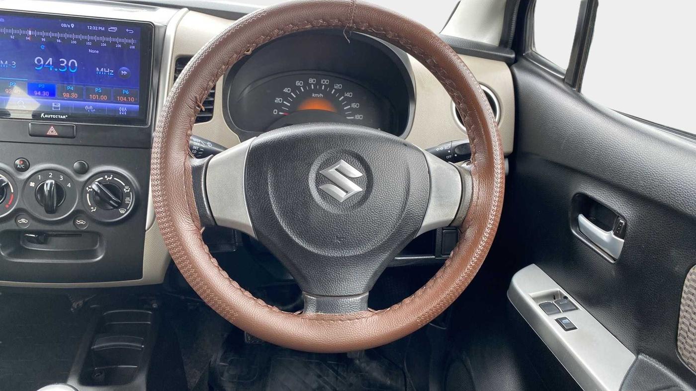 2013 Maruti Wagon R 1.0 LXI, Petrol, Manual, 44,009 km, Steering Wheel Close Up