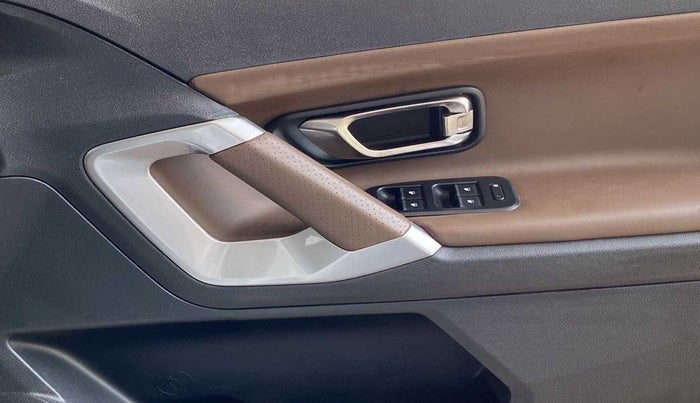 2022 Tata Harrier XZ PLUS 2.0L DUAL TONE, Diesel, Manual, 25,484 km, Driver Side Door Panels Control