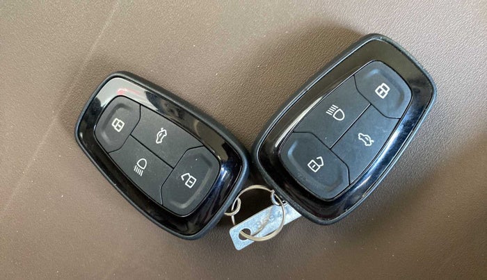 2022 Tata Harrier XZ PLUS 2.0L DUAL TONE, Diesel, Manual, 25,484 km, Key Close Up