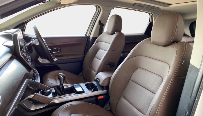 2022 Tata Harrier XZ PLUS 2.0L DUAL TONE, Diesel, Manual, 25,484 km, Right Side Front Door Cabin