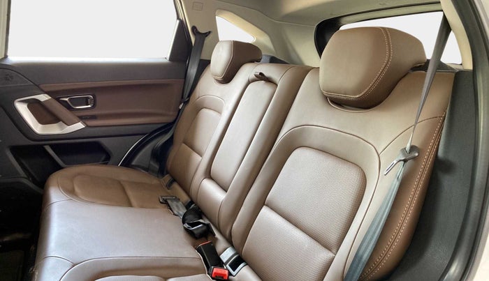 2022 Tata Harrier XZ PLUS 2.0L DUAL TONE, Diesel, Manual, 25,484 km, Right Side Rear Door Cabin