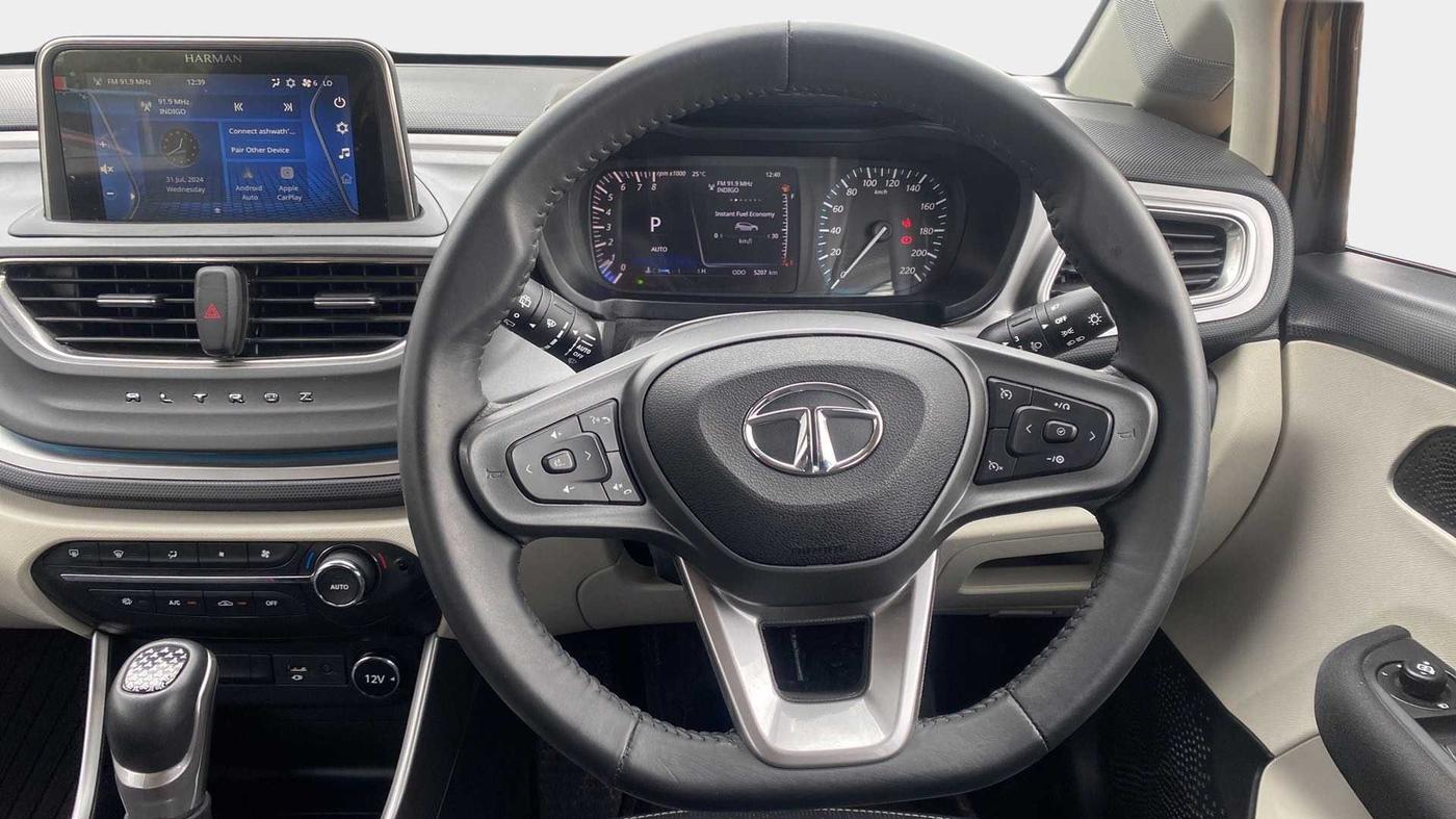 2023 Tata ALTROZ XZA PLUS, Petrol, Automatic, 5,198 km, Steering Wheel Close Up