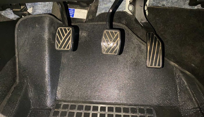 2022 Maruti Vitara Brezza LXI, Petrol, Manual, 24,474 km, Pedals