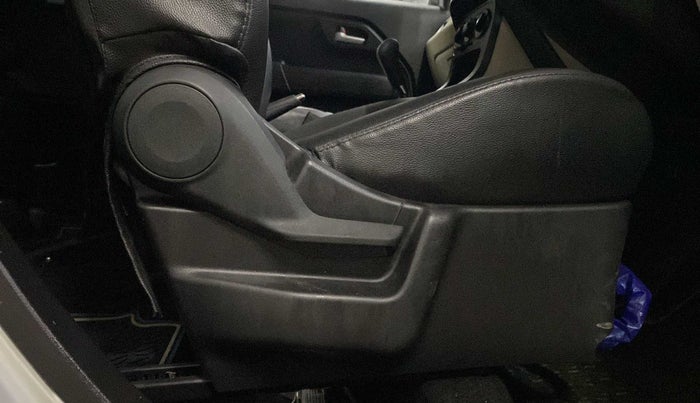 2022 Maruti New Wagon-R VXI 1.0 AMT, Petrol, Automatic, 28,785 km, Driver Side Adjustment Panel