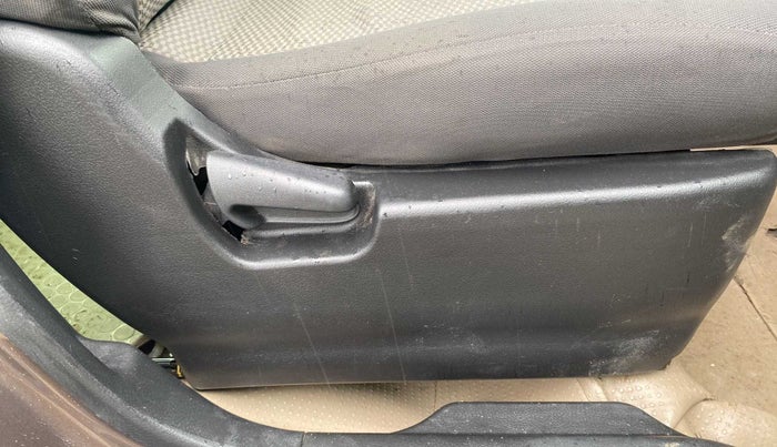 2015 Maruti Wagon R 1.0 LXI CNG, CNG, Manual, 86,863 km, Driver Side Adjustment Panel