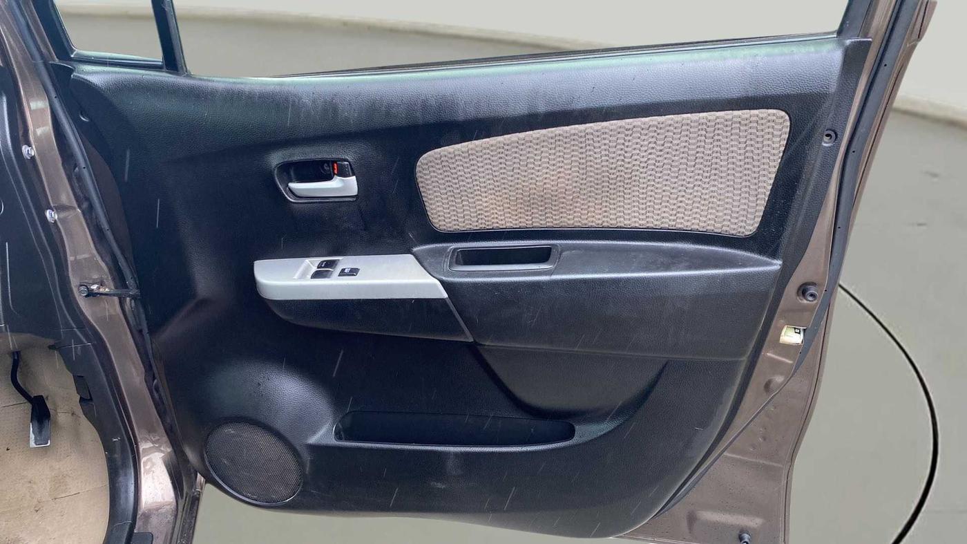 2015 Maruti Wagon R 1.0 LXI CNG, CNG, Manual, 86,863 km, Driver Side Door Panels Control