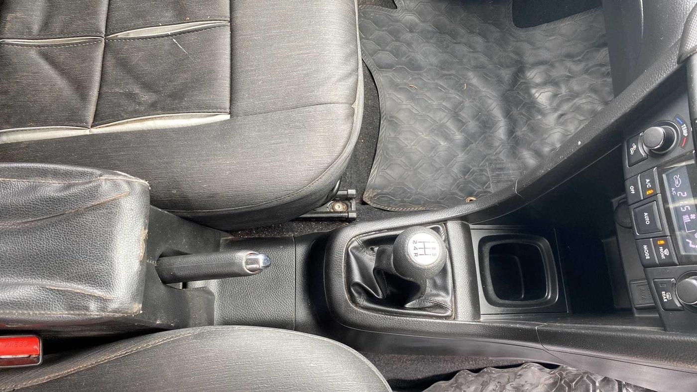 2015 Maruti Swift ZXI, Petrol, Manual, 26,639 km, Gear Lever