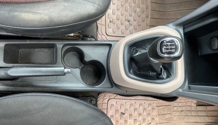 2016 Hyundai Xcent S 1.2 SPECIAL EDITION, Petrol, Manual, 55,447 km, Gear lever - Boot cover slightly torn