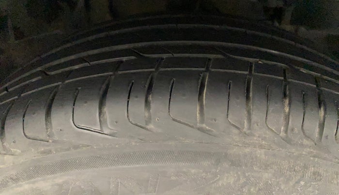 2022 Tata NEXON XZA PLUS (O) PETROL DARK EDITION, Petrol, Automatic, 21,749 km, Right Front Tyre Tread