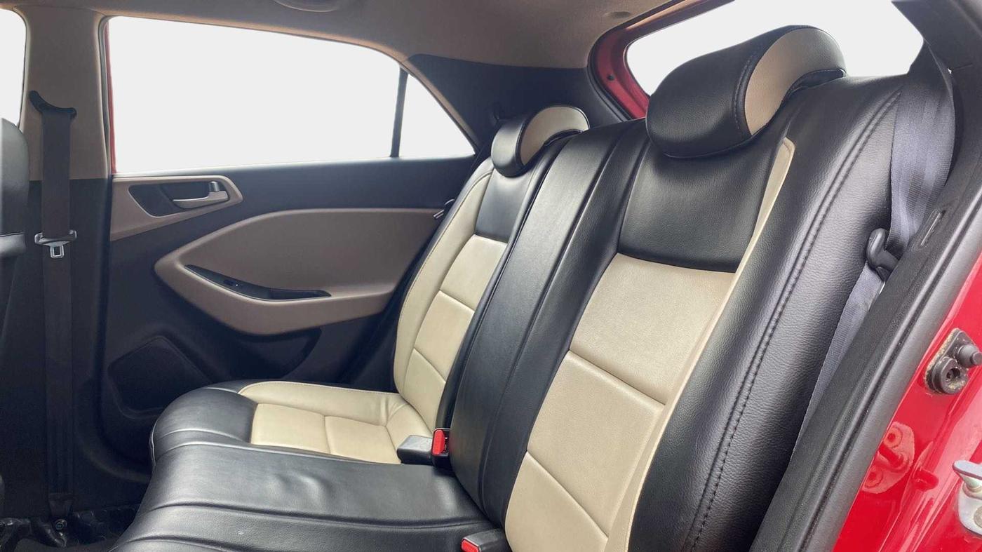 2016 Hyundai Elite i20 ASTA 1.2 (O), Petrol, Manual, 71,443 km, Right Side Rear Door Cabin