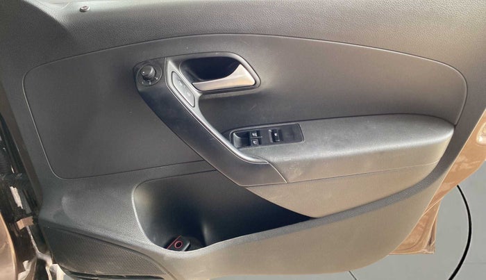 2020 Volkswagen Polo COMFORTLINE 1.0L MPI, Petrol, Manual, 54,292 km, Driver Side Door Panels Control