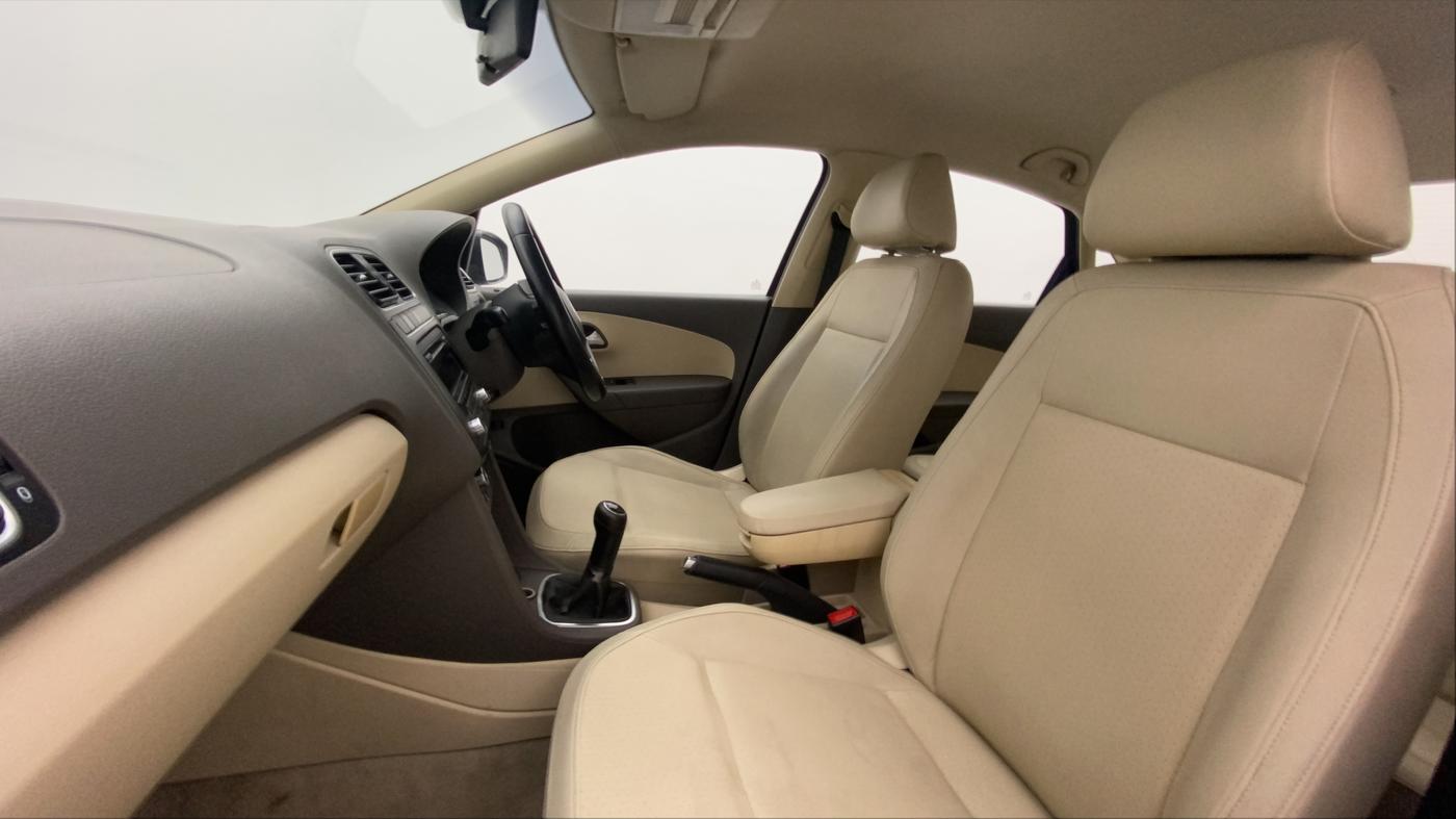 2012 Volkswagen Vento HIGHLINE DIESEL 1.6, Diesel, Manual, 84,928 km, Right Side Front Door Cabin