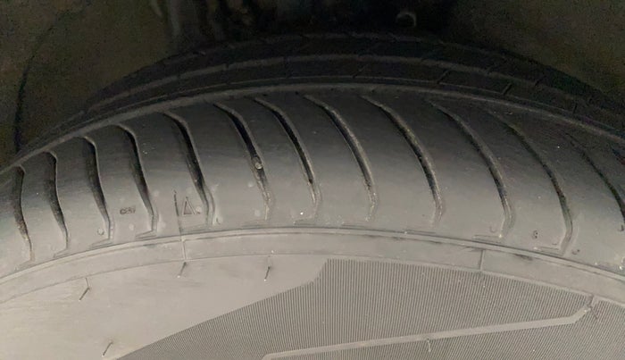 2012 Volkswagen Vento HIGHLINE DIESEL 1.6, Diesel, Manual, 84,928 km, Right Rear Tyre Tread