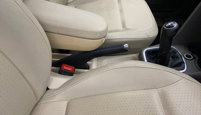 2012 Volkswagen Vento HIGHLINE DIESEL 1.6, Diesel, Manual, 84,928 km, Gear Lever