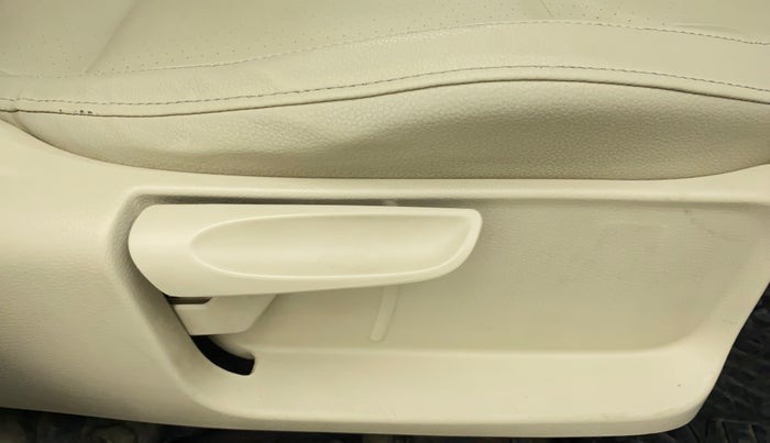 2012 Volkswagen Vento HIGHLINE DIESEL 1.6, Diesel, Manual, 84,928 km, Driver Side Adjustment Panel