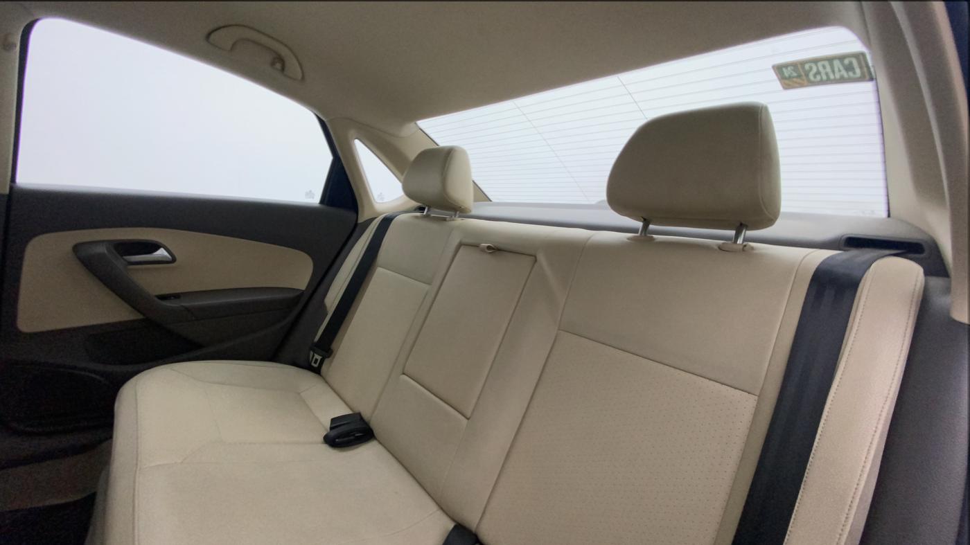 2012 Volkswagen Vento HIGHLINE DIESEL 1.6, Diesel, Manual, 84,928 km, Right Side Rear Door Cabin