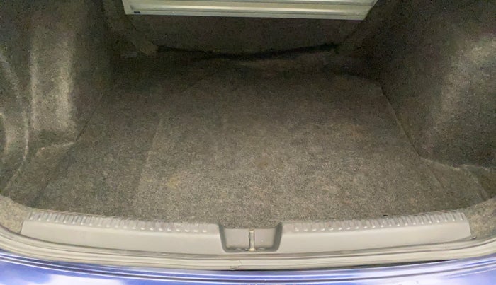 2012 Volkswagen Vento HIGHLINE DIESEL 1.6, Diesel, Manual, 84,928 km, Boot Inside