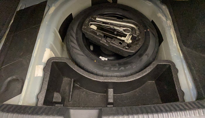 2012 Volkswagen Vento HIGHLINE DIESEL 1.6, Diesel, Manual, 84,928 km, Spare Tyre