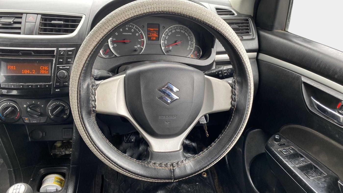 2016 Maruti Swift VXI, Petrol, Manual, 71,405 km, Steering Wheel Close Up
