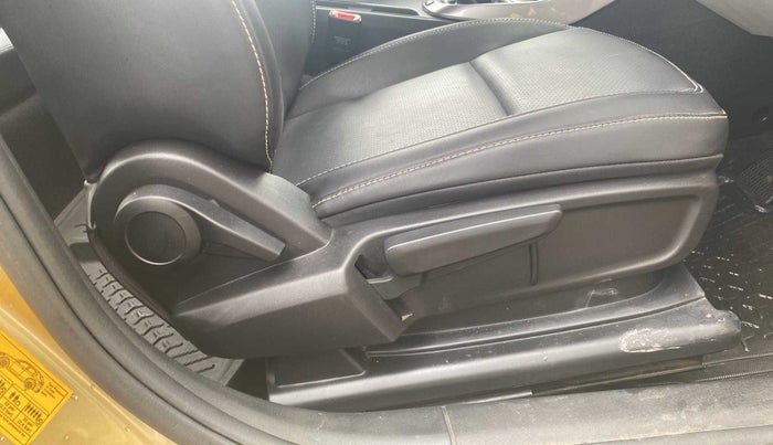 2022 Tata ALTROZ XZ PLUS PETROL, Petrol, Manual, 19,462 km, Driver Side Adjustment Panel