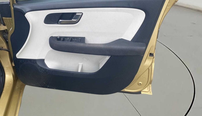 2022 Tata ALTROZ XZ PLUS PETROL, Petrol, Manual, 19,462 km, Driver Side Door Panels Control