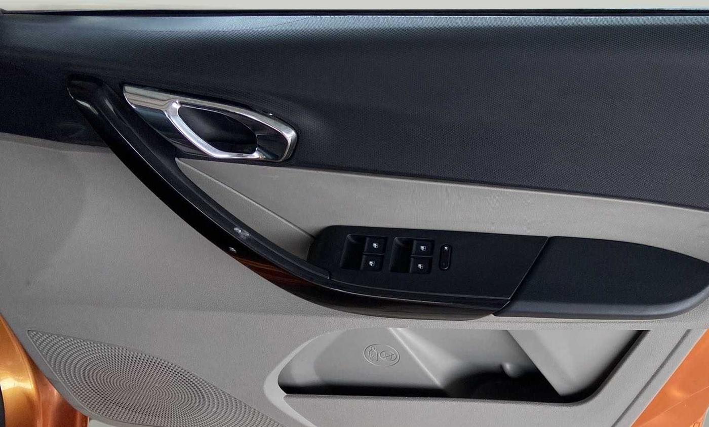 2016 Tata Tiago XZ PETROL, Petrol, Manual, 37,466 km, Driver Side Door Panels Control