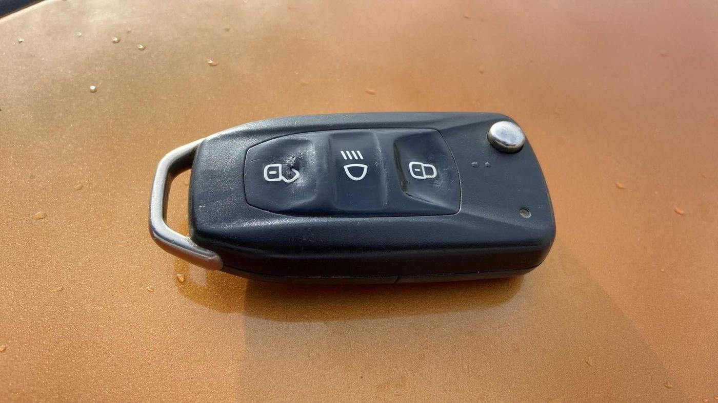 2016 Tata Tiago XZ PETROL, Petrol, Manual, 37,466 km, Key Close Up