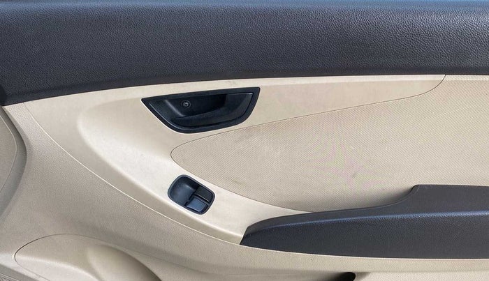 2015 Hyundai Eon MAGNA +, Petrol, Manual, 35,817 km, Driver Side Door Panels Control