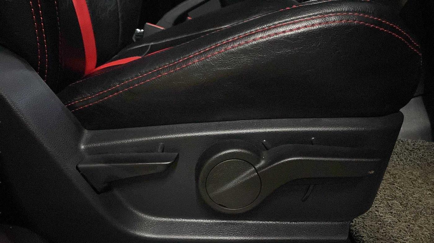 2023 Mahindra Thar LX P 2WD AT HT, Petrol, Automatic, 10,637 km, Driver Side Adjustment Panel