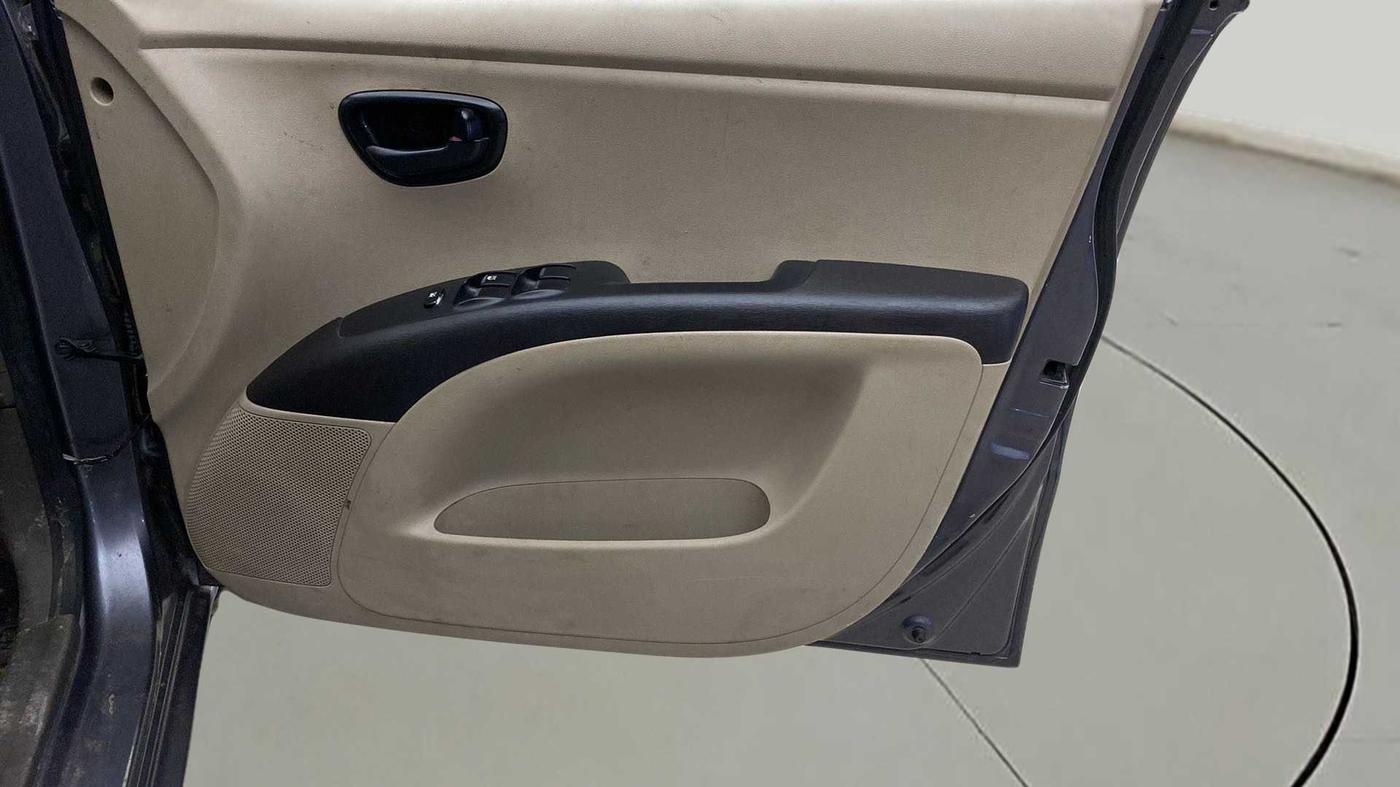 2016 Hyundai i10 MAGNA 1.1, Petrol, Manual, 48,302 km, Driver Side Door Panels Control