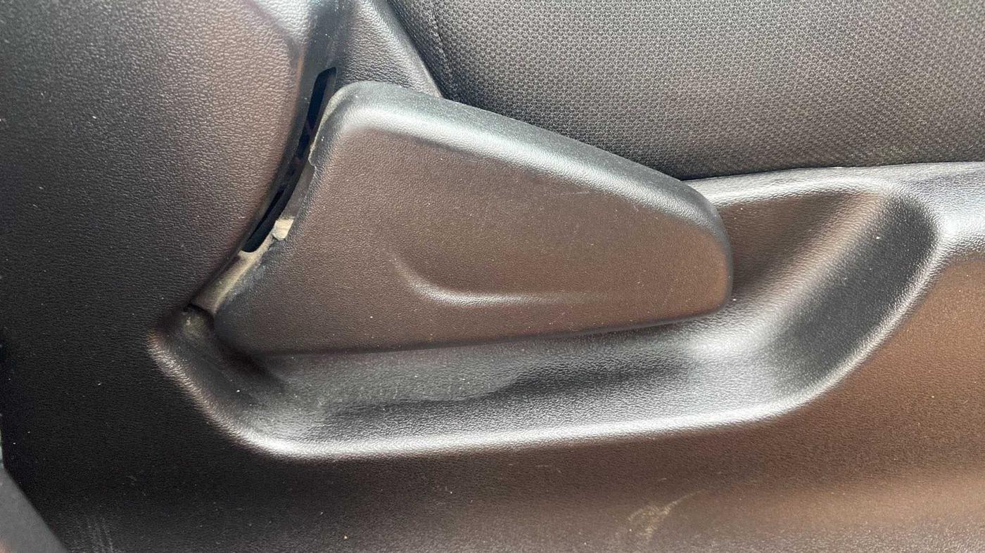 2018 Datsun Redi Go S 1.0, Petrol, Manual, 35,098 km, Driver Side Adjustment Panel