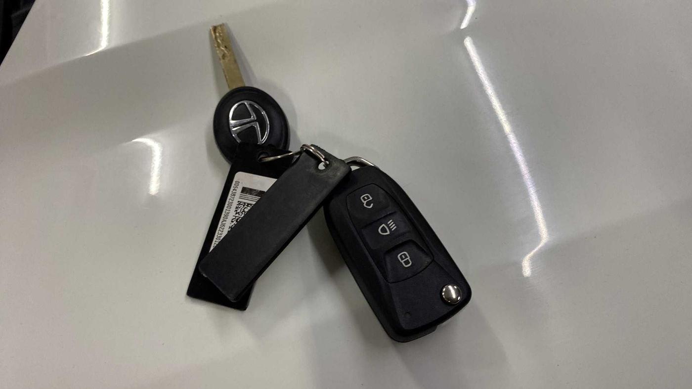 2022 Tata NEXON XM PETROL, Petrol, Manual, 5,838 km, Key Close Up