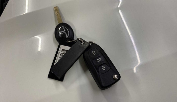 2022 Tata NEXON XM PETROL, Petrol, Manual, 5,838 km, Key Close Up