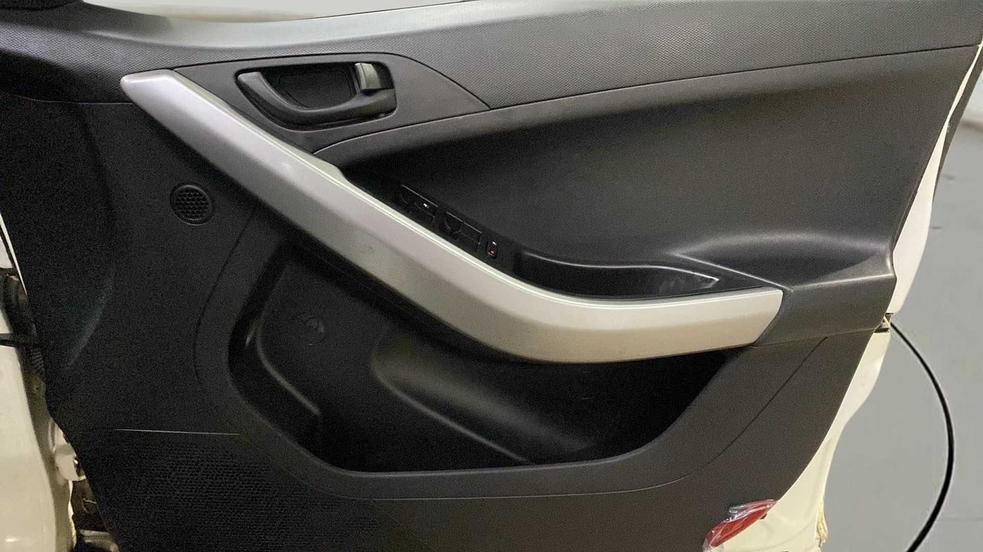 2022 Tata NEXON XM PETROL, Petrol, Manual, 5,838 km, Driver Side Door Panels Control
